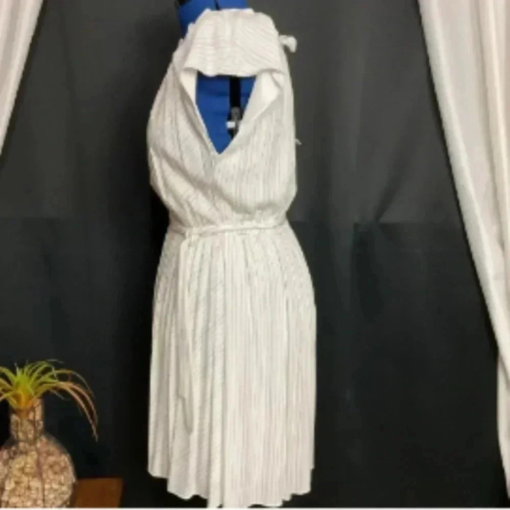 Lauren Conrad size Medium New with tags Pleated round neck midi dress. - Picture 15 of 15